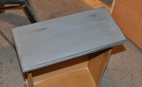 adding glaze to chalk paint