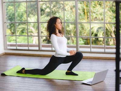 african-american-woman-are-workout-at-home-fitness-400 african-american-woman-are-workout-at-home-fitness-400