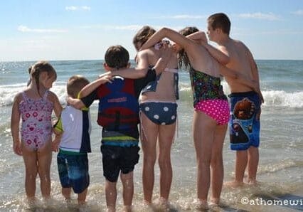 kids-on-beach